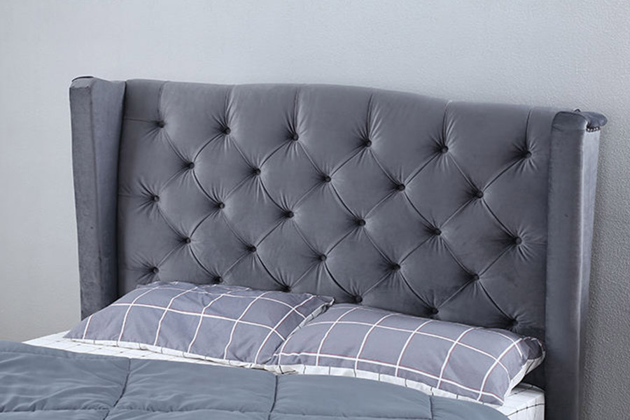 1399 Bársony szövet Wingback gombos kárpitozott ágy